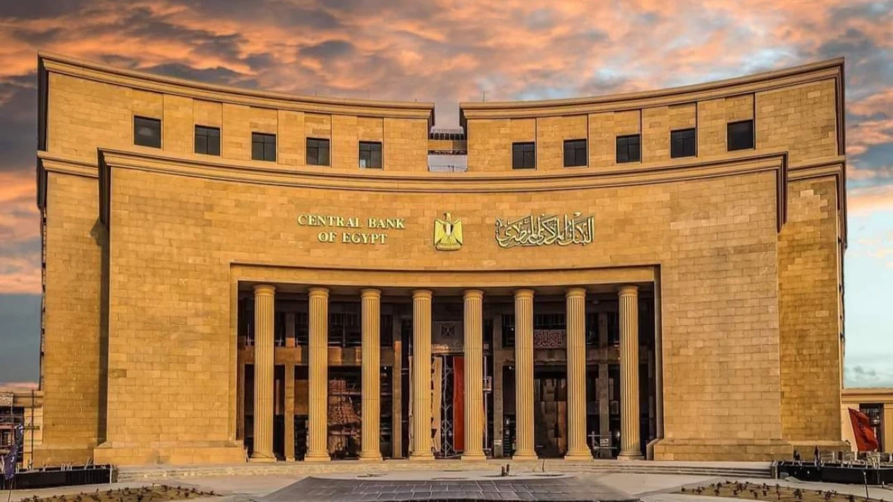 تخارج المؤسسات الأجنبية يرفع سعر الدولار فوق حاجز الـ 50 جنيهاً مصرياً